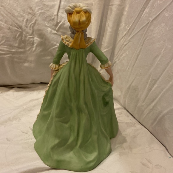 Franklin Mint “Marie Antoinette “ porcelain figurine 1982 - Picture 3 of 7